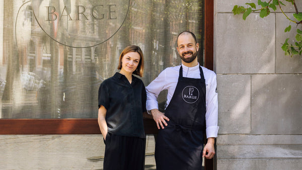 Barge is een eigentijds gastronomisch restaurant in Brussel waar chef Grégoire Gillard een seizoensgebonden verrassingsmenu serveert rond lokale producten en duurzame gastronomie. Met een verfijnde, natuurgedreven keuken en een sterke band met zijn producenten creëert Barge een unieke culinaire ervaring waarin pure smaken en respect voor het ritme van de seizoenen centraal staan.